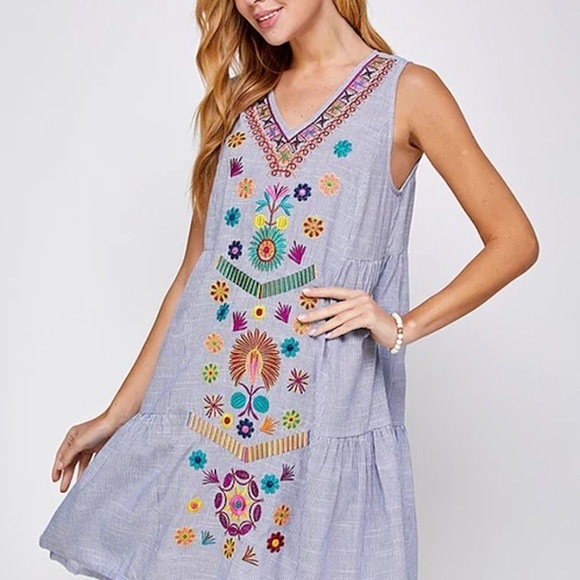 See and Be Seen Dresses & Skirts - EUC See and Be Seen Floral Embroidered Tier Dress Size Small